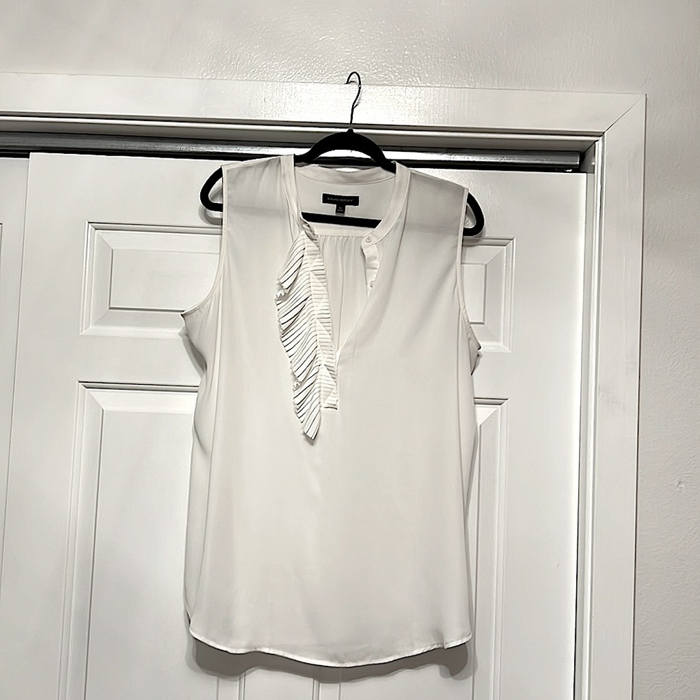 Banana Republic White Ruffle Front Blouse NWOT - Picture 3 of 5
